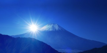 富士に昇る朝日